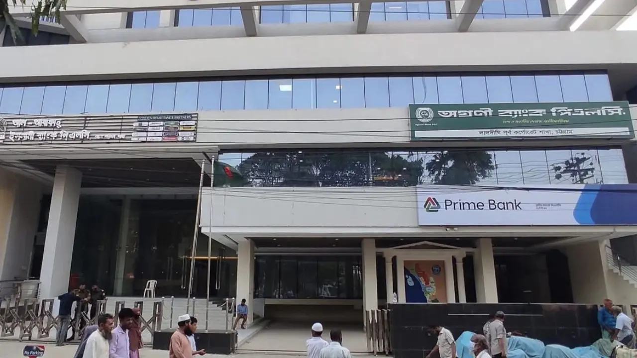 চট্টগ্রামে ব্যাংক থেকে ৪ কোটি ৩৮ লাখ টাকা উধাও, কর্মকর্তাসহ গ্রেপ্তার ২