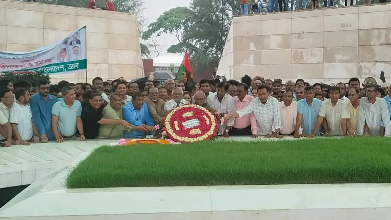 জিয়াউর রহমান ও খালেদা জিয়ার সমাধিতে শ্রদ্ধা নিবেদন