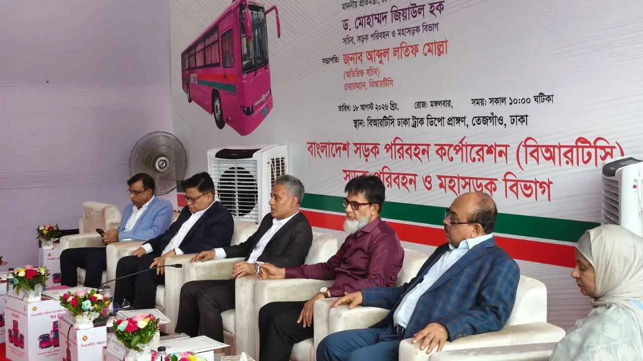 চলন্ত বাসে পরীক্ষামূলক স্যাটেলাইট ইন্টারনেট চালু করল বিএসসিএল