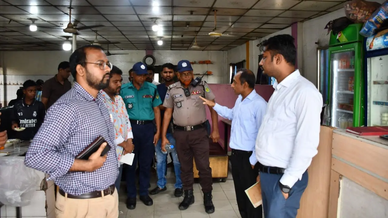 রেস্তোরাঁতে পোড়া তেলে রান্না-বাসি খাবার সংরক্ষণ, ৯০ হাজার টাকা জরিমানা