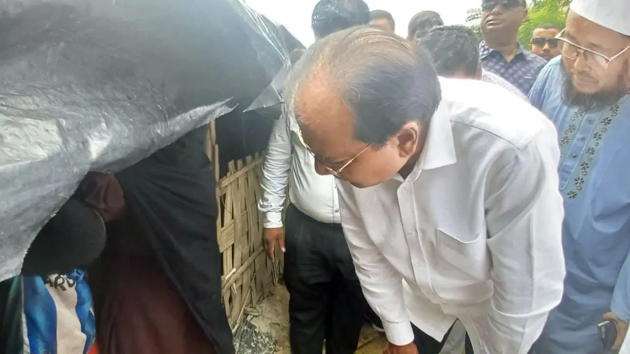 বাঁশখালীকে বন্যামুক্ত করতে সব পদক্ষেপ নেওয়া হবে : ত্রাণমন্ত্রী
