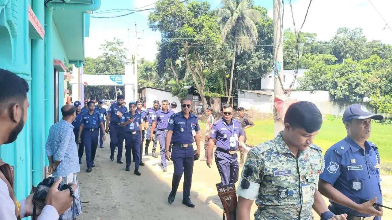 প্রধানমন্ত্রীর সফর ঘিরে কঠোর নিরাপত্তা বলয়ে বাবুনগর মাদ্রাসা