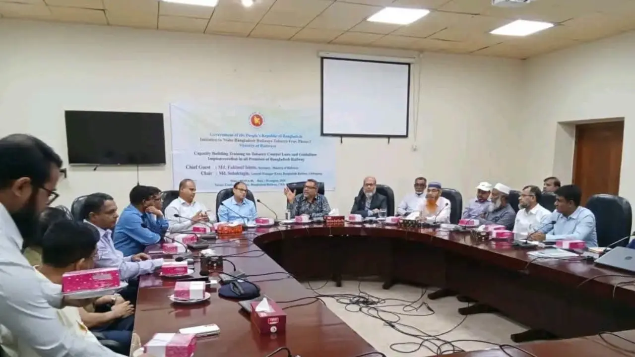 চট্টগ্রামে রেল পরিষেবাকে ধূমপান-তামাকমুক্ত করতে প্রশিক্ষণ