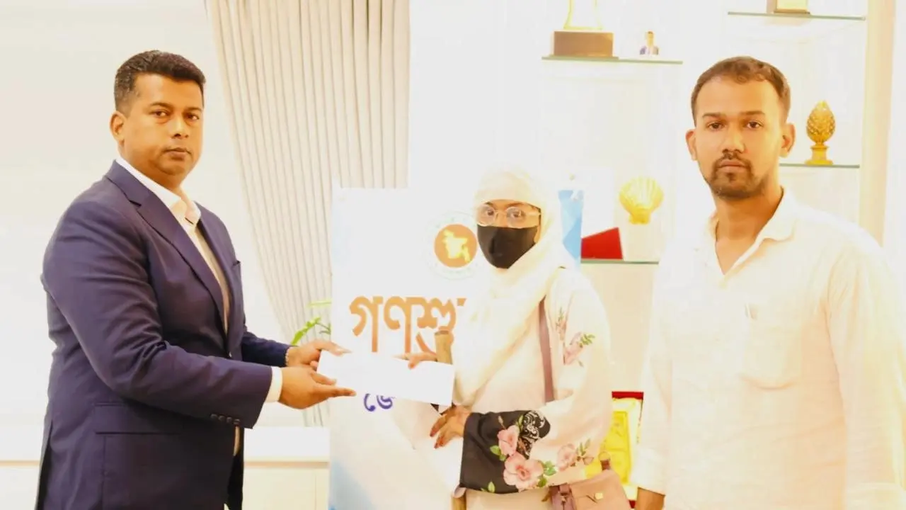 চট্টগ্রামে গণশুনানিতে অসহায় মানুষের পাশে জেলা প্রশাসক