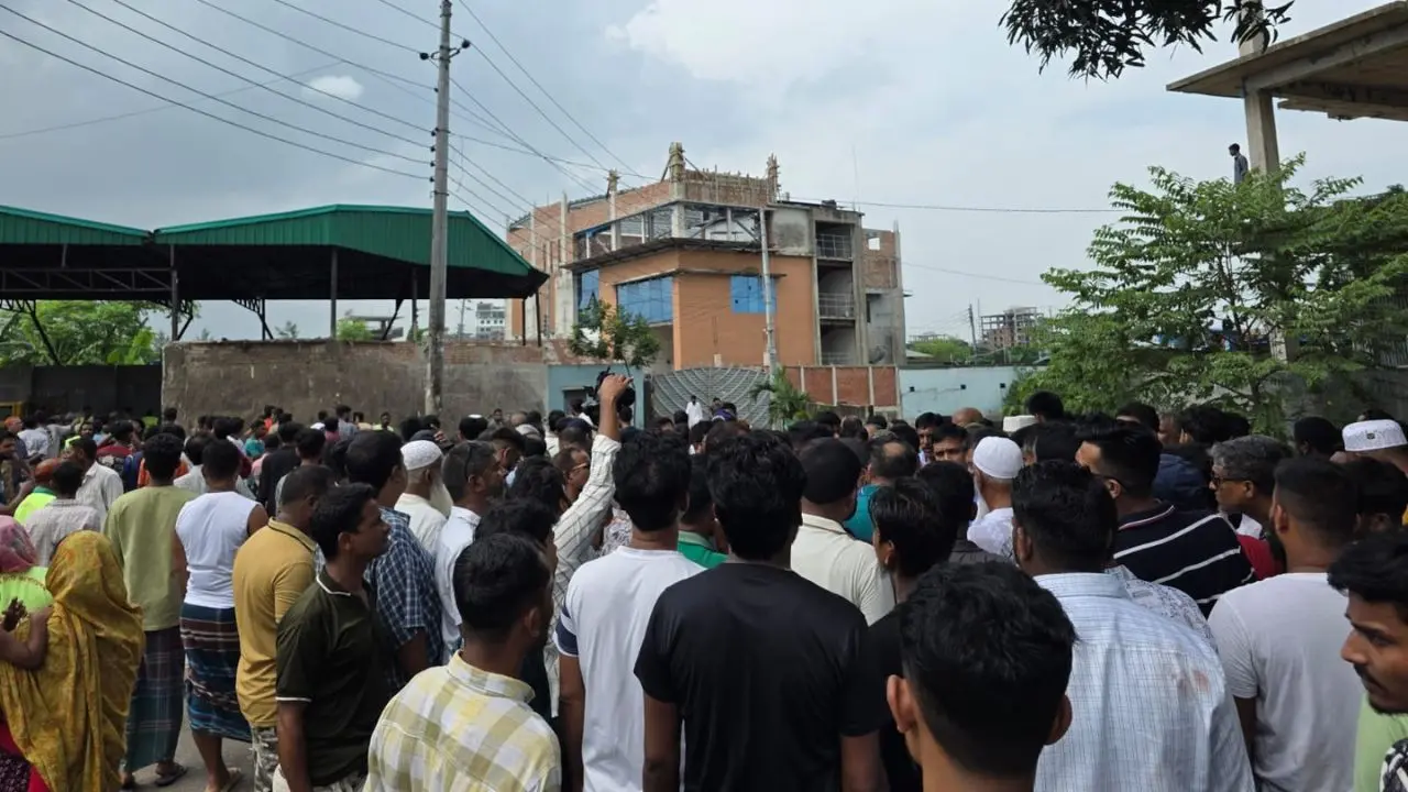 রাজধানীর উত্তরখানে ডিএনসিসি পরিচ্ছন্নতা কর্মীদের সঙ্গে এলাকাবাসীর সংঘর্ষ