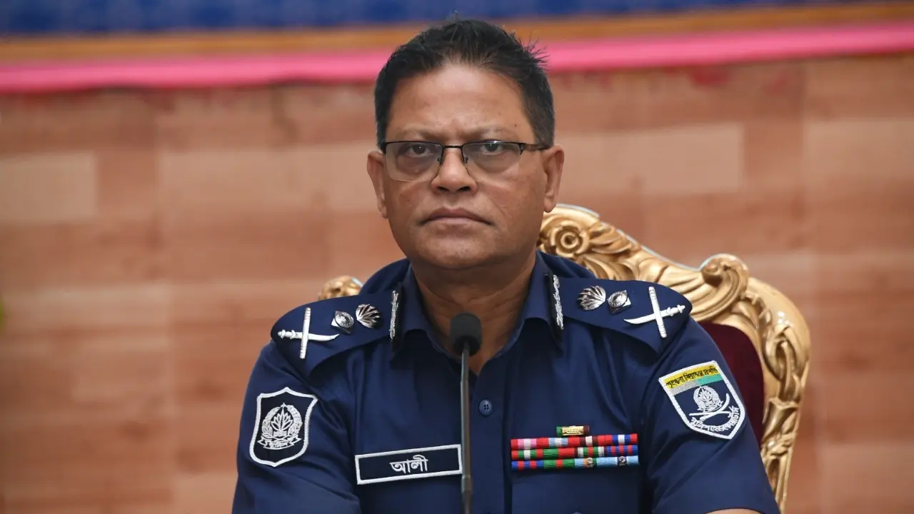 মাঠপর্যায়ের কাজ গতিশীল করতে ঊর্ধ্বতন কর্মকর্তাদের নির্দেশ আইজিপির