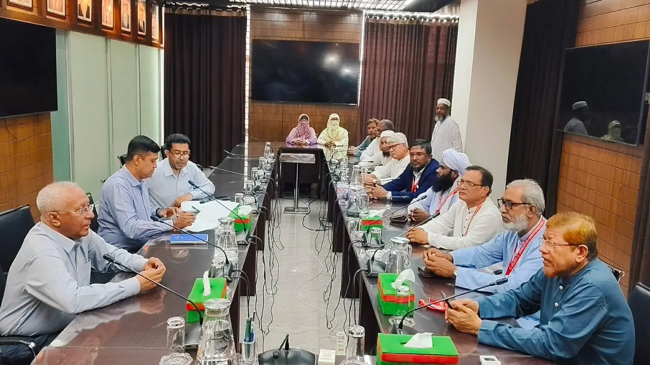 ইসিতে ১১ দলীয় ঐকের প্রতিনিধি দল, রাষ্ট্রপতি নির্বাচনের মনোনয়ন ফরম সংগ্রহ