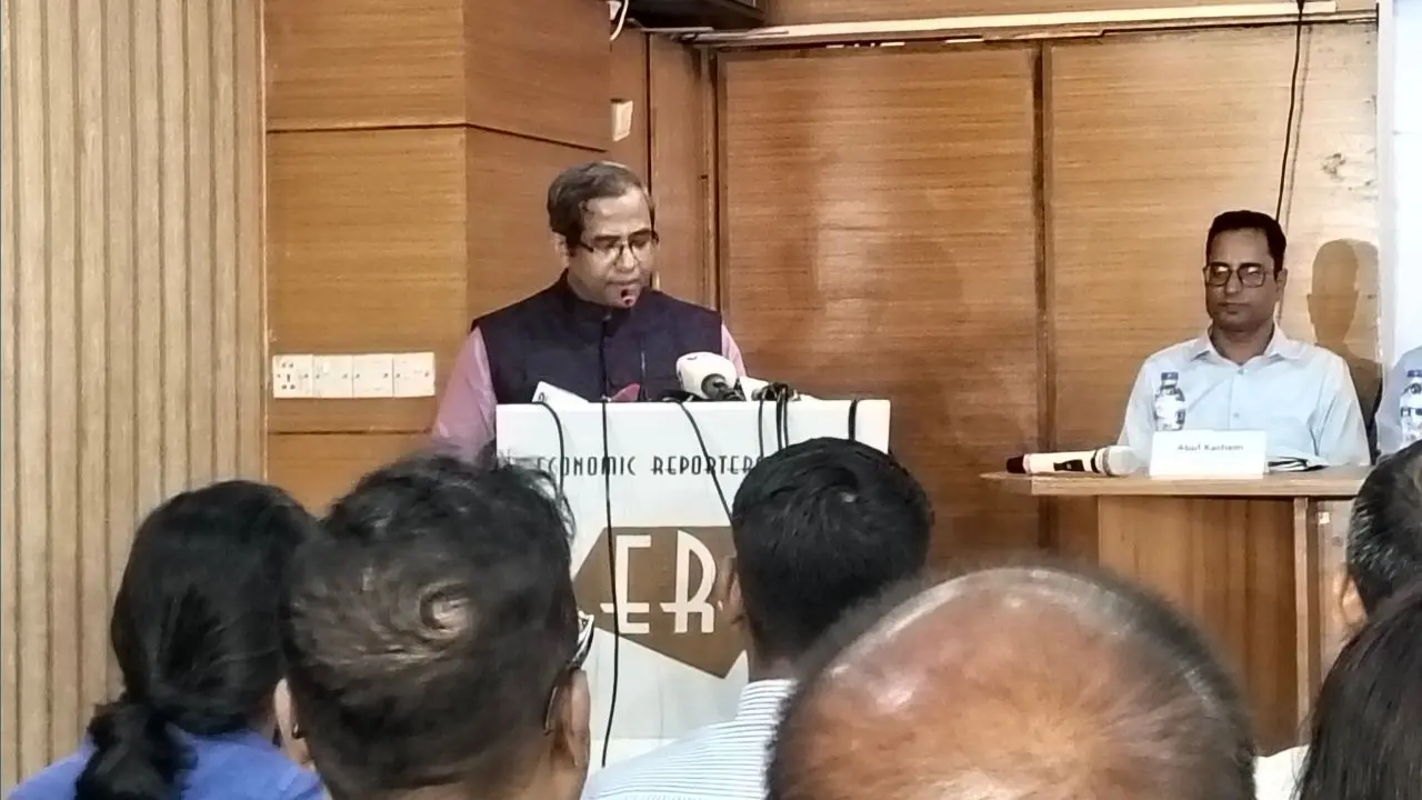 আমদানি র্নিভরতায় সহসাই জ্বালানি সংকট কাটবে না : খন্দকার গোলাম মোয়াজ্জেম