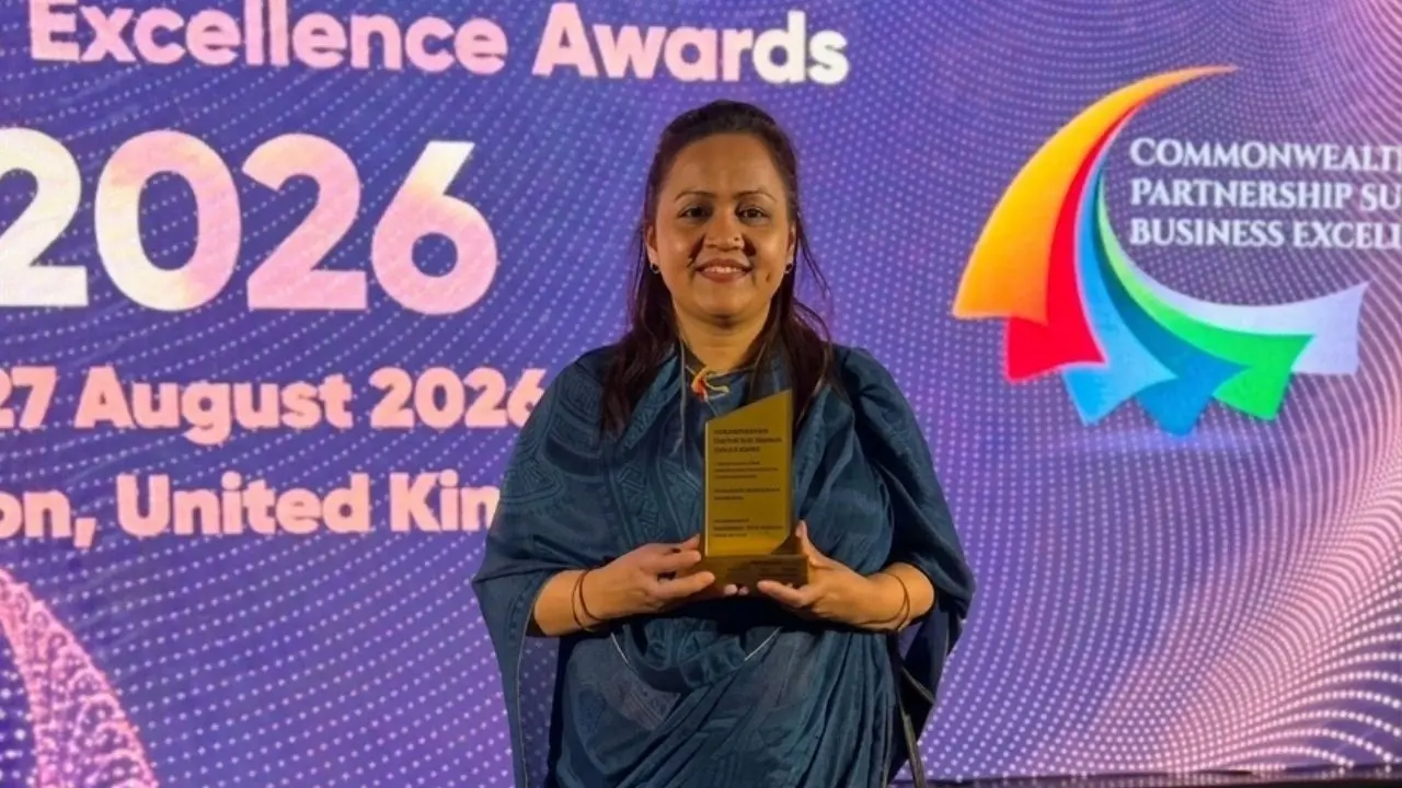 কমনওয়েলথ বিজনেস এক্সিলেন্স অ্যাওয়ার্ড পেলেন উত্তরা ইউনিভার্সিটির ভিসি