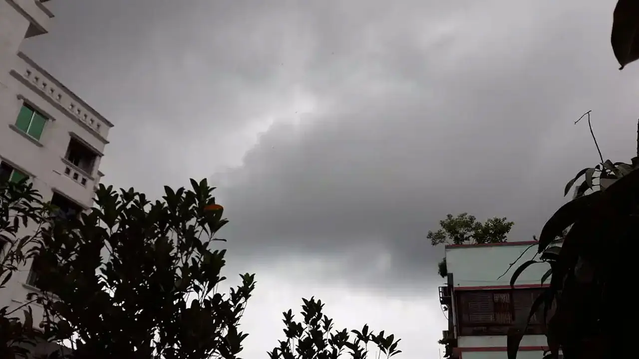 ঢাকার আকাশ আংশিক মেঘলা, কমতে পারে গরমের অনুভূতি