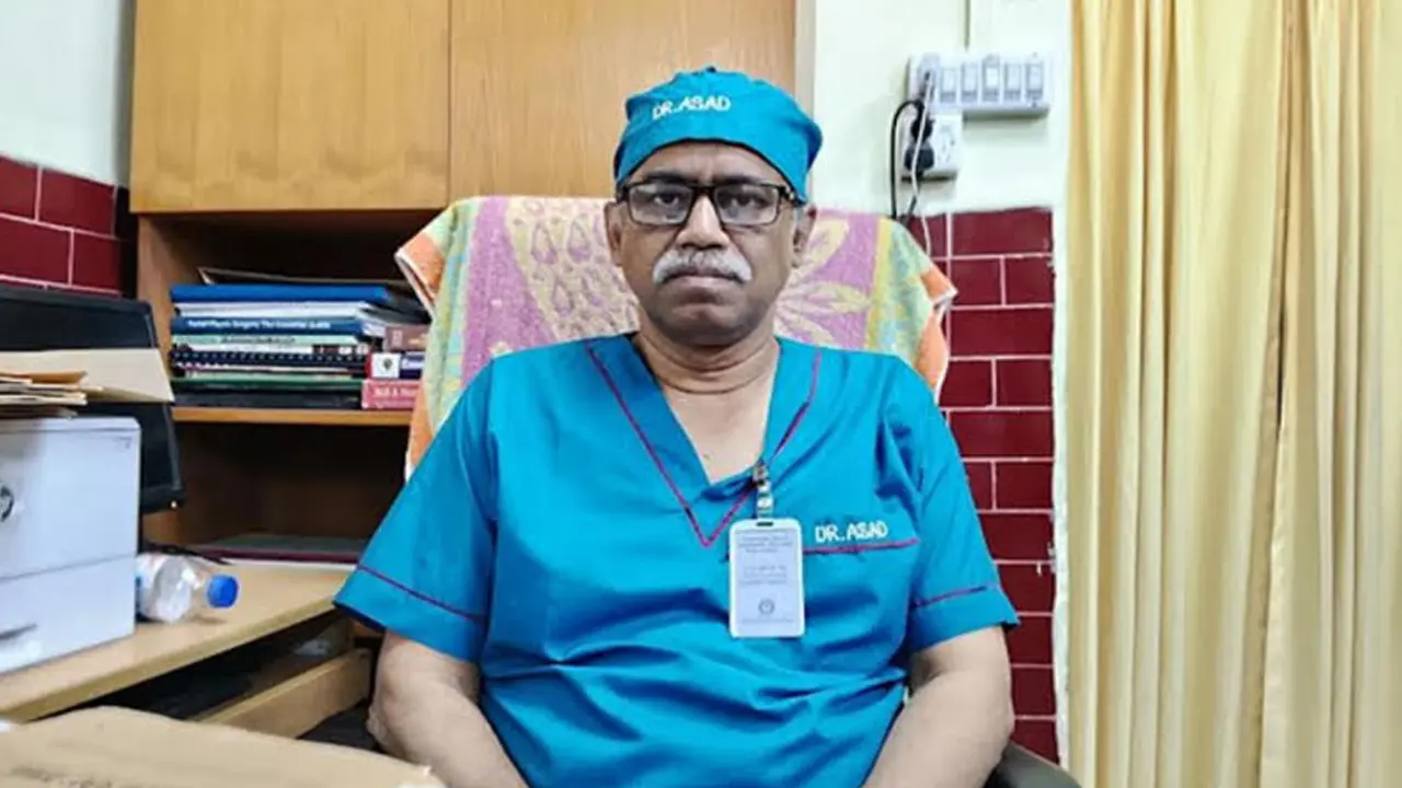 ‘ভুল চিকিৎসার’ অভিযোগে ঢামেক অধ্যাপকের ওপর হামলা