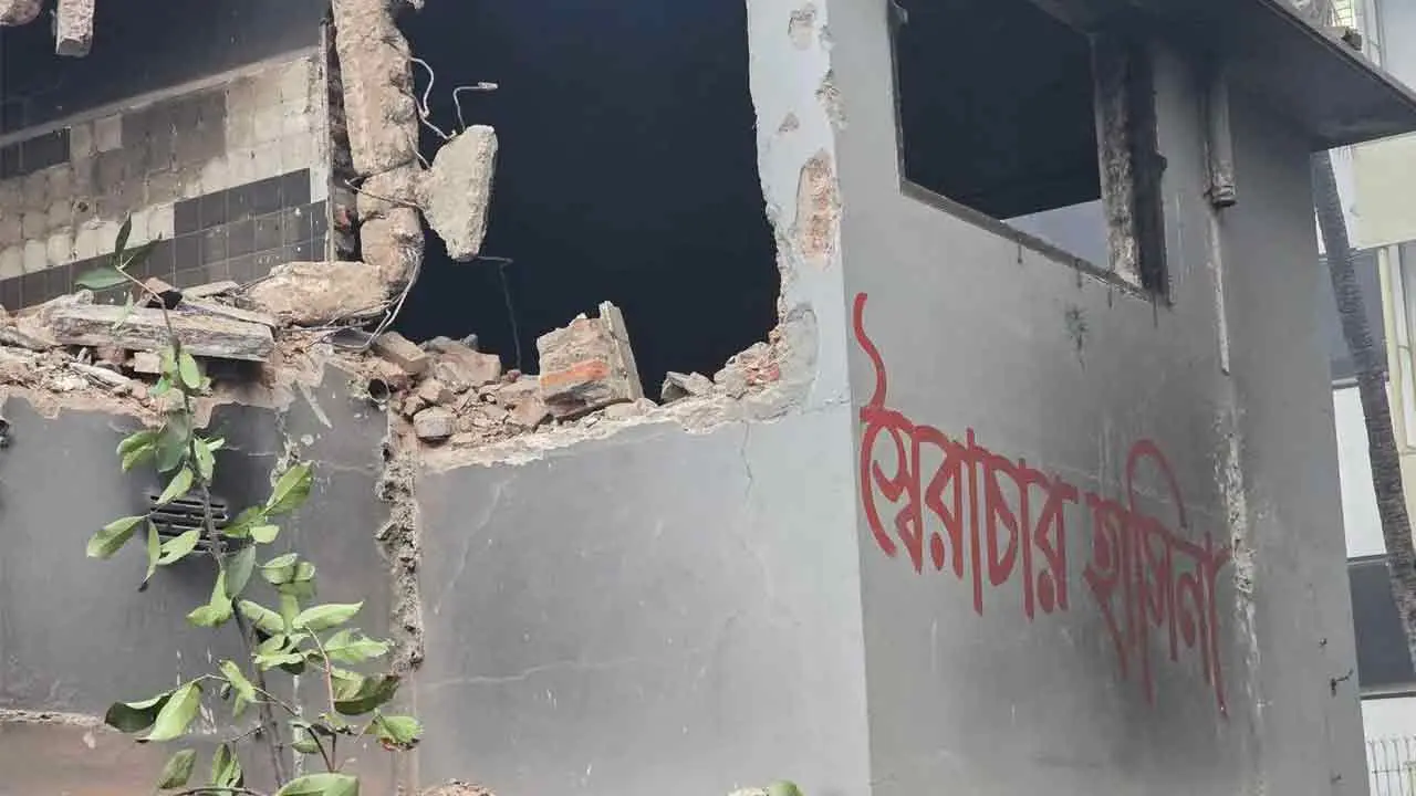 ধানমন্ডি ৩২-এ ভাঙচুর : ড. ইউনূসসহ ২৭ জনের বিরুদ্ধে মামলা নেননি আদালত