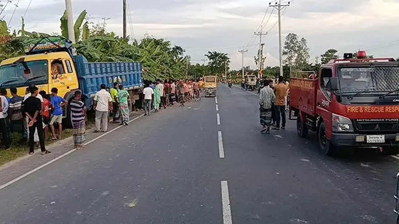 দিনাজপুরে ট্রাকের সঙ্গে মোটরসাইকেলের সংঘর্ষে দুই যুবক নিহত