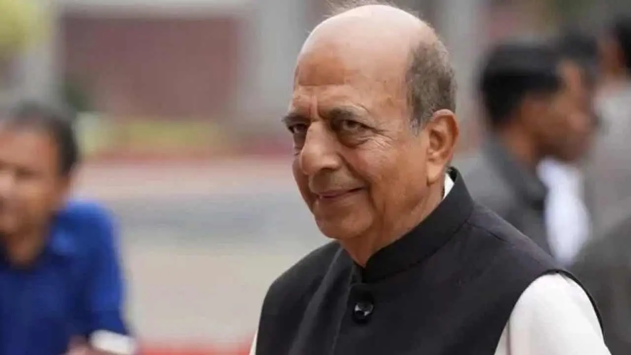 কী বার্তা দিতে হঠাৎ দিল্লি গেলেন দীনেশ ত্রিবেদী?