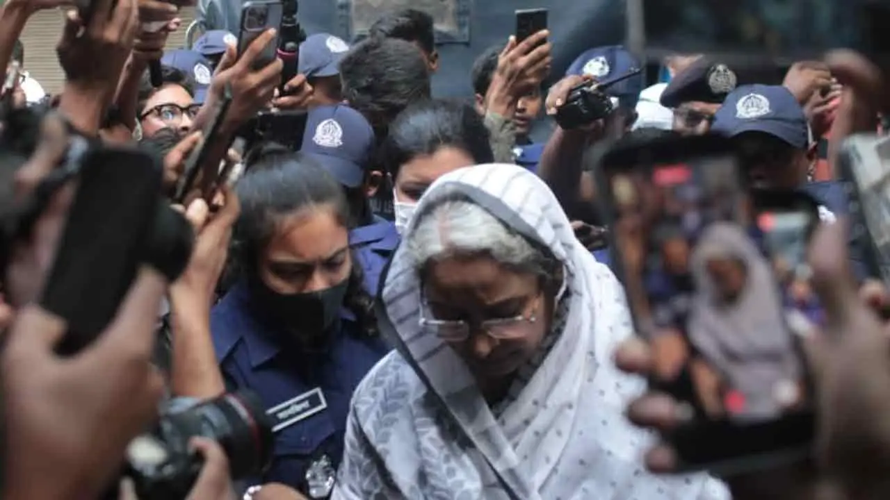প্যারোলে মুক্তি পেয়ে স্বামীকে শেষ বিদায় জানাতে ধানমন্ডিতে দীপু মনি
