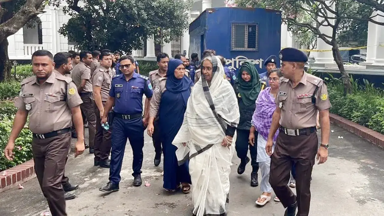 স্বামীর মৃত্যু : ১২ ঘণ্টার জন্য প্যারোলে মুক্তি পাচ্ছেন দীপু মনি