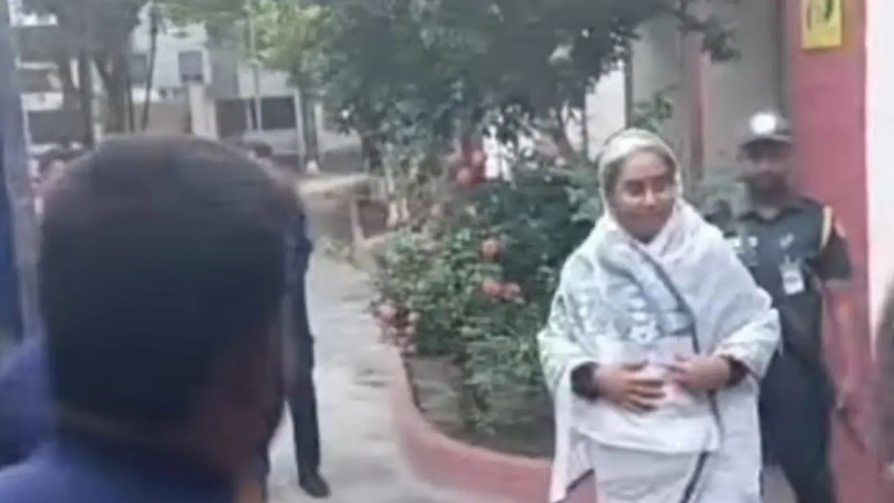 স্বামীর মৃত্যুতে দীপু মনিকে ১২ ঘণ্টার প্যারোলে মুক্তি