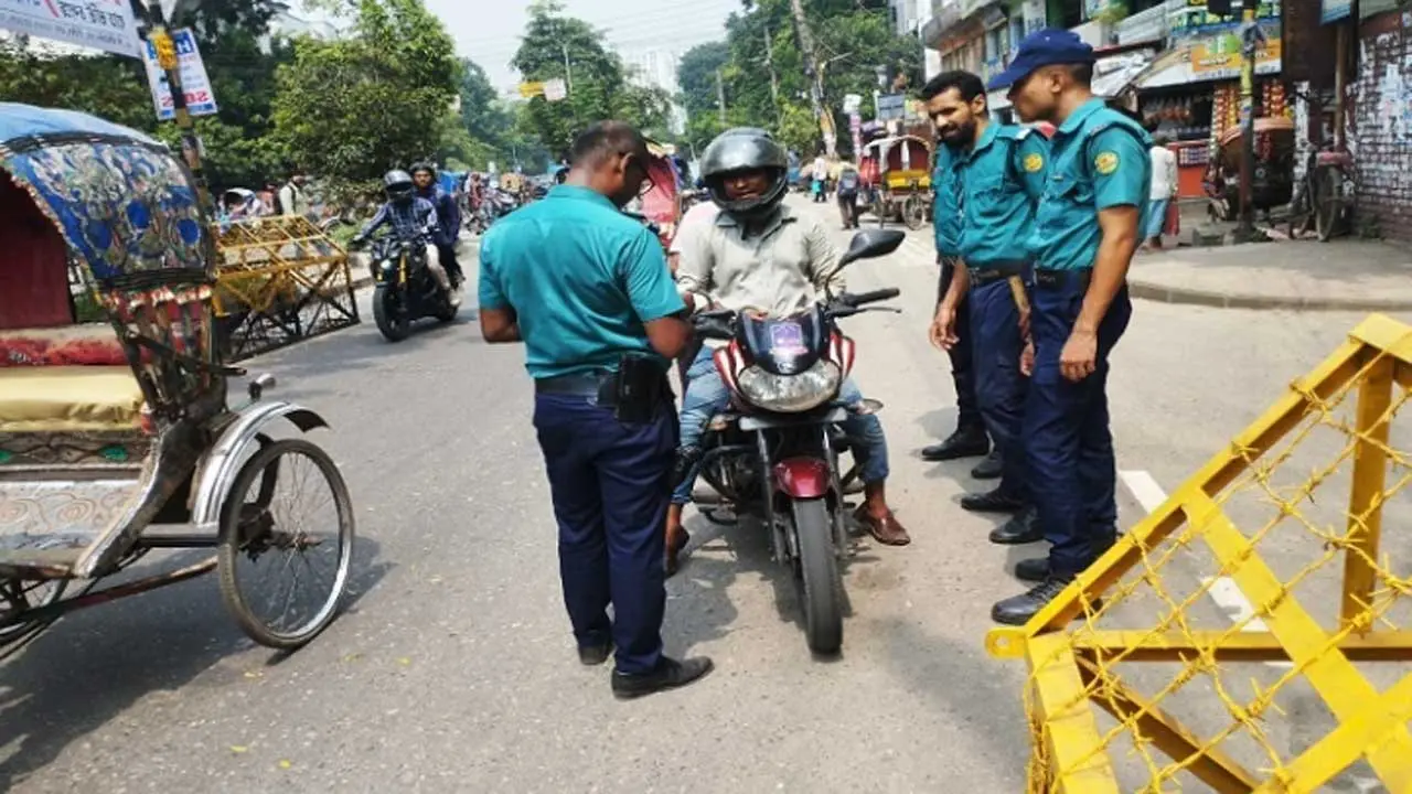 ট্রাফিক আইন লঙ্ঘনে ডিএমপির ১৭৩০ মামলা, ৫৮৯ গাড়ি ডাম্পিং