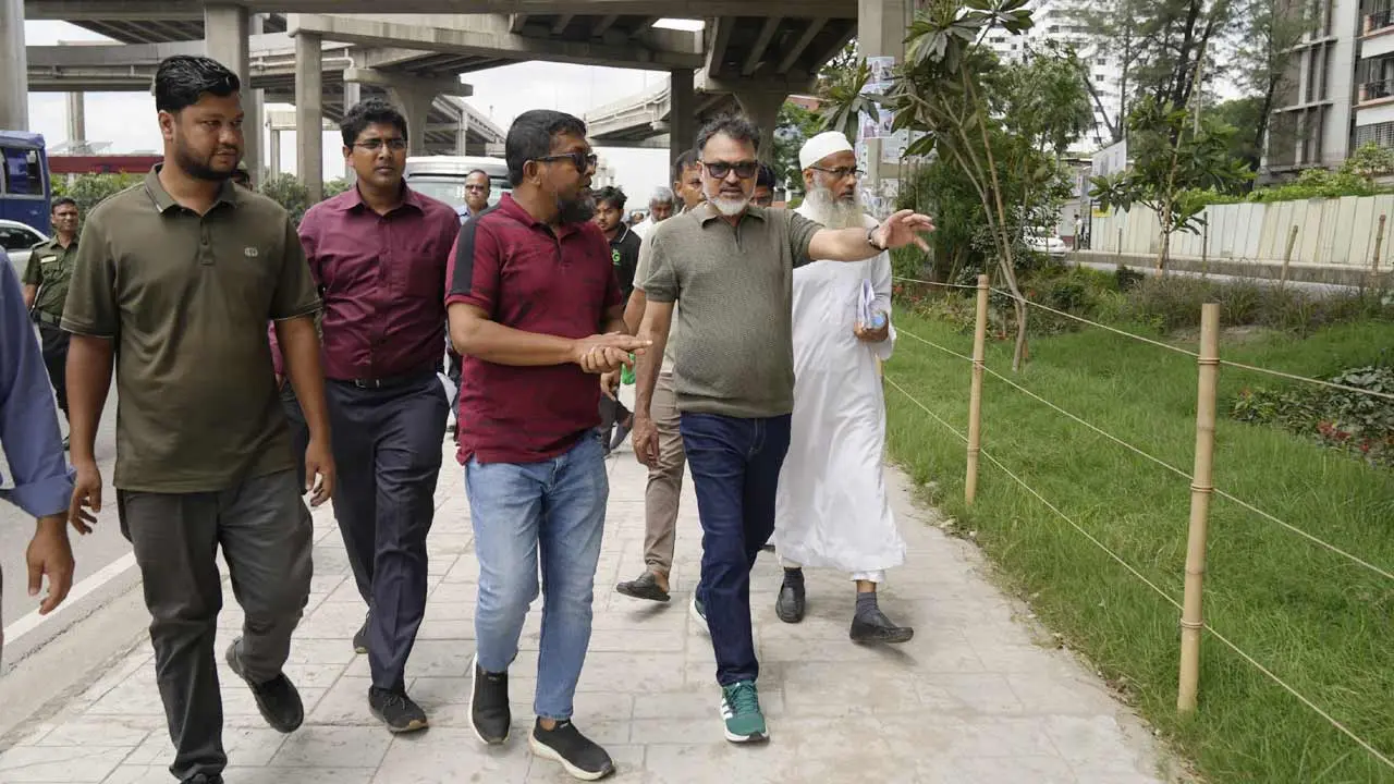কর্মকর্তাদের নিয়ে বিভিন্ন এলাকা পরিদর্শনে ডিএনসিসি প্রশাসক
