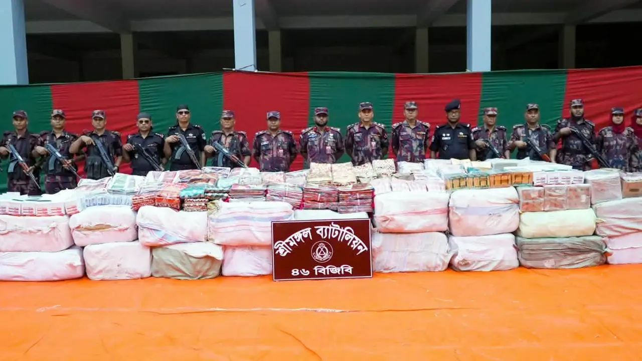 ট্রেন থেকে ৩ কোটি টাকার ভারতীয় শাড়ি ও কসমেটিক্স জব্দ