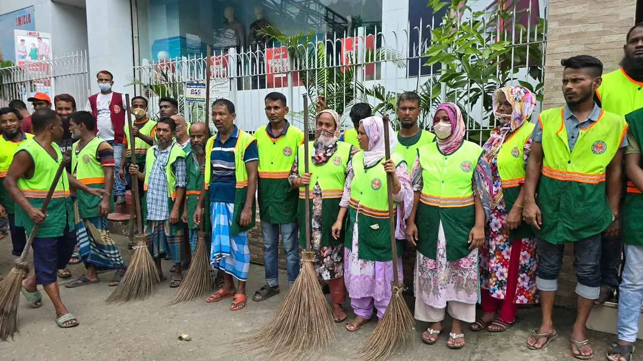 নাগরিক সেবা নিশ্চিতে ডিএসসিসির সমন্বিত অভিযান