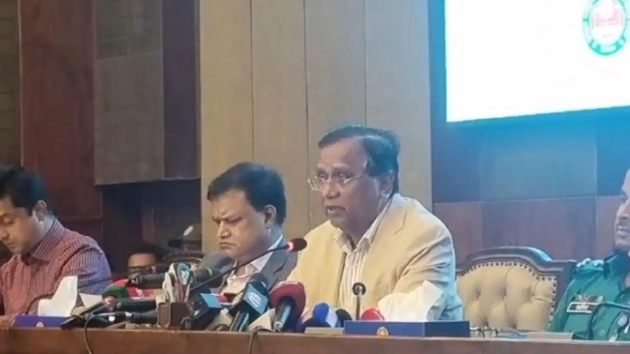 নীতিমালা অনুযায়ী হবে হকার পুনর্বাসন, মূল সড়কে বসতে পারবে না হকাররা