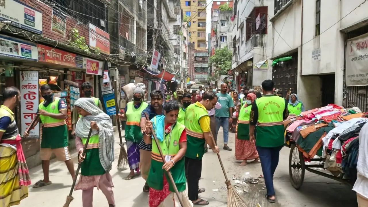 ডিএসসিসির ৭৫ ওয়ার্ডে একযোগে ‘ক্লিনিং ডে’, শাহবাগে বর্জ্য শোভাযাত্রা