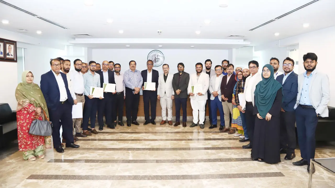 ৫ ব্রোকারেজ হাউজকে ফিক্স সার্টিফিকেশন দিলো ডিএসই