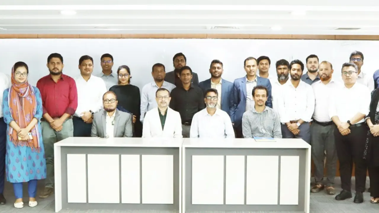 বিএসইসি কর্মকর্তাদের প্রশিক্ষণ দিলো ডিএসই