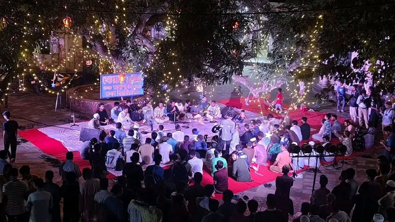 জুলুস, মিলাদ, নাতে রাসুল ও তবারকে ঢাবিতে দিনভর উৎসবের আবহ
