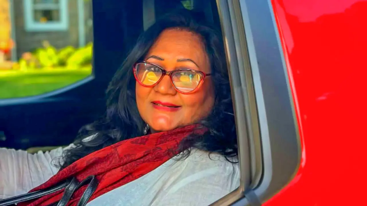 আমেরিকায় ফাহমিদা নবী, দেশে ৪০ গানের খবর