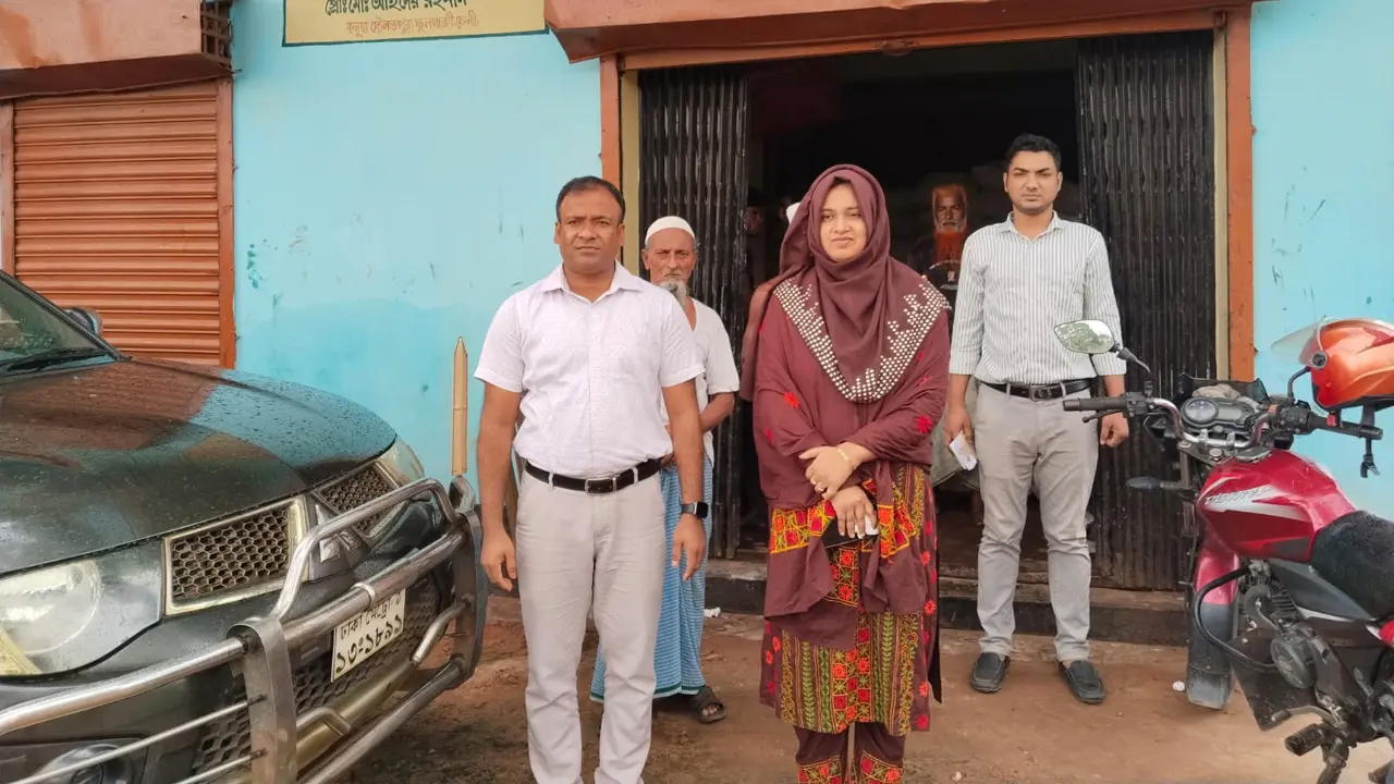 ৫০ টাকা বেশি দামে সার বিক্রি, ব্যবসায়ীকে ৩০ হাজার টাকা জরিমানা