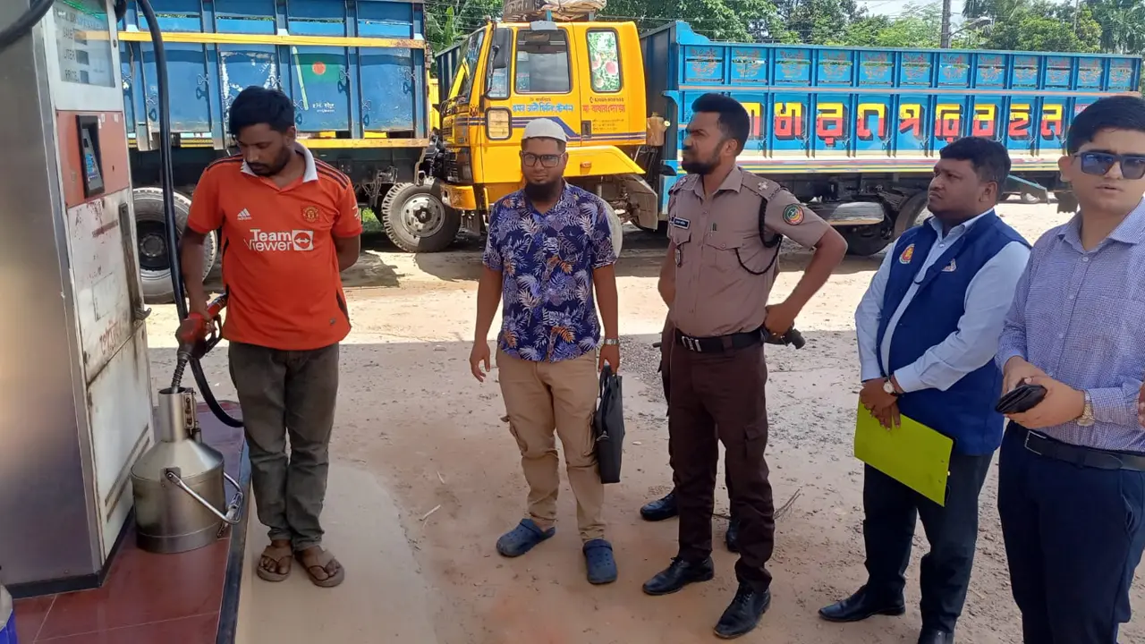 প্রতি ১০ লিটার তেলে ৫৮০ মিলি চুরি, জরিমানা এক লাখ টাকা