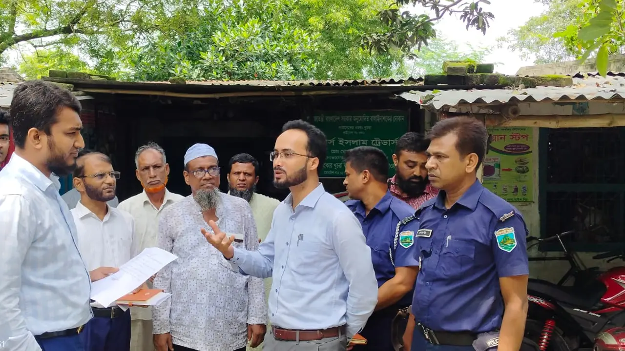 বেশি দামে সার বিক্রি ও মজুত, ডিলারকে লাখ টাকা জরিমানা