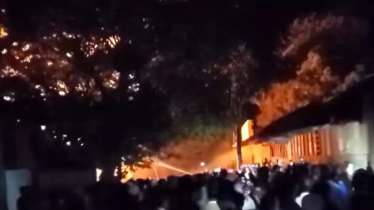 ভোলার দৌলতখান বাজারে ভয়াবহ আগুন, পুড়ল তেলের গোডাউনসহ ১০ স্থাপনা