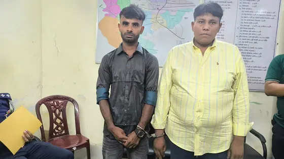 সেনাসদস্য সেজে সড়কে গাড়ি থামিয়ে ভুয়া তল্লাশি চালাচ্ছিল দুই প্রতারক