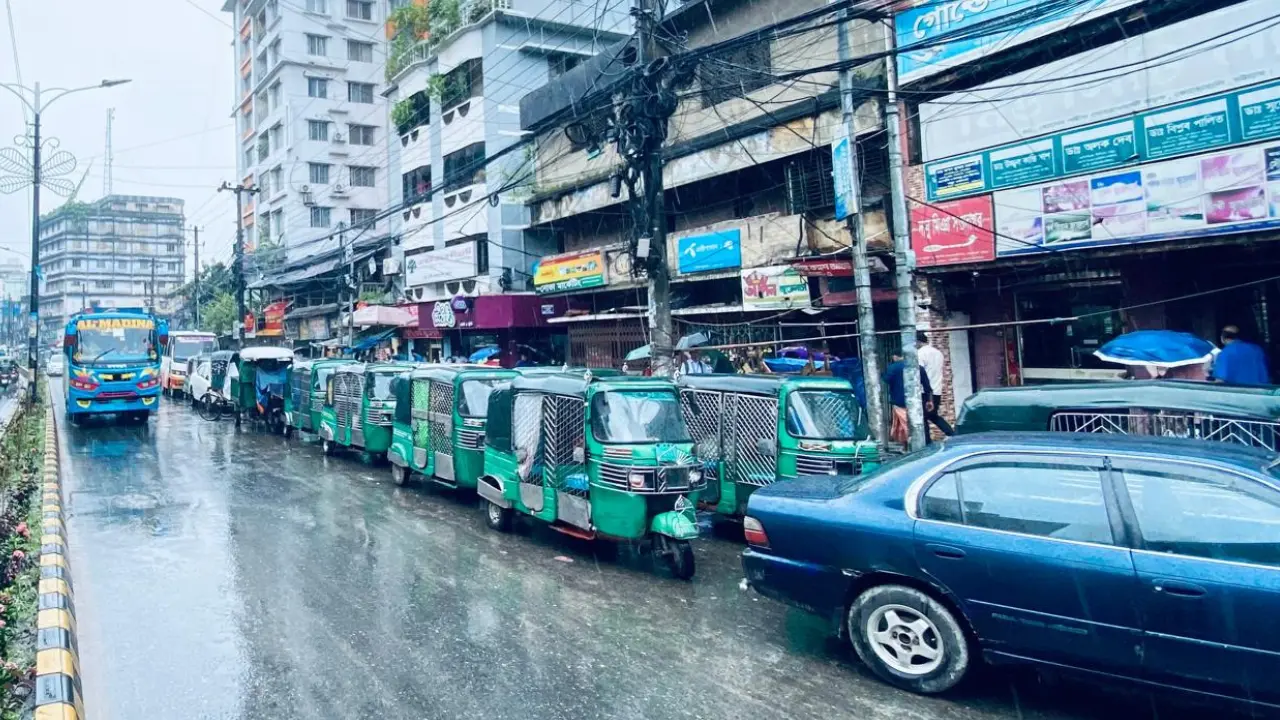 গাড়ির চাকা চলছে না, চুলায় আগুন জ্বলছে না, অচল প্রায় কারখানা