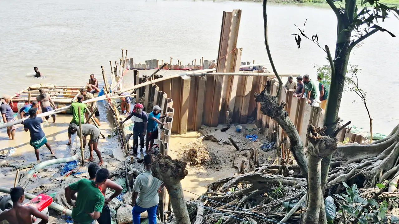পাইপ কেটে চুরির চেষ্টা, ৪৫ দিন ধরে অপচয় হচ্ছে গ্যাস