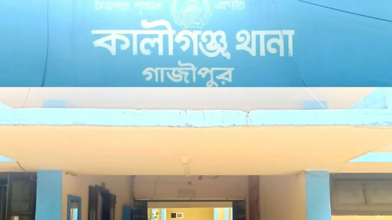 গাজীপুরে বাড়িতে ঢুকে ব্যবসায়ীর স্ত্রীকে কুপিয়ে হত্যা