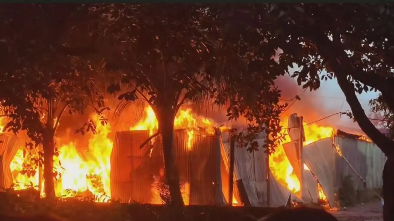 গাজীপুরে ঝুটের গোডাউনে আগুন, নিয়ন্ত্রণে ফায়ার সার্ভিসের ৫ ইউনিট