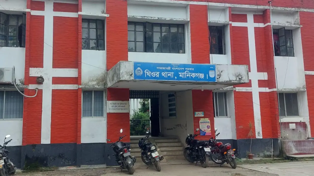 মেয়েকে ধর্ষণের অভিযোগে সৎ বাবা আটক