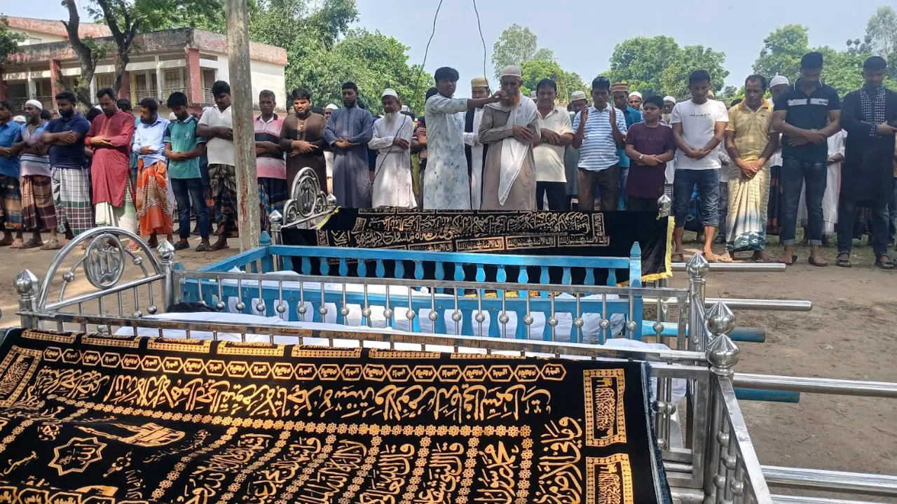 সৌদিতে নিহত আত্রাইয়ের ৪ জনকে পাশাপাশি কবরে দাফন