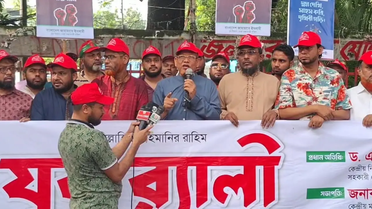 রাষ্ট্র চাপাবাজিতে, নেতারা লুটপাটে ব্যস্ত, যুব সমাজ নিয়ে কাজের সময় নেই