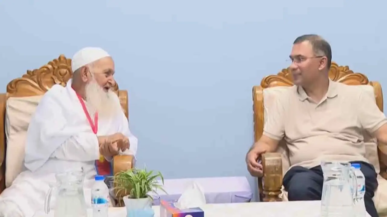 বাবুনগর মাদ্রাসায় হেফাজতের শীর্ষ আলেমদের সঙ্গে বৈঠকে প্রধানমন্ত্রী