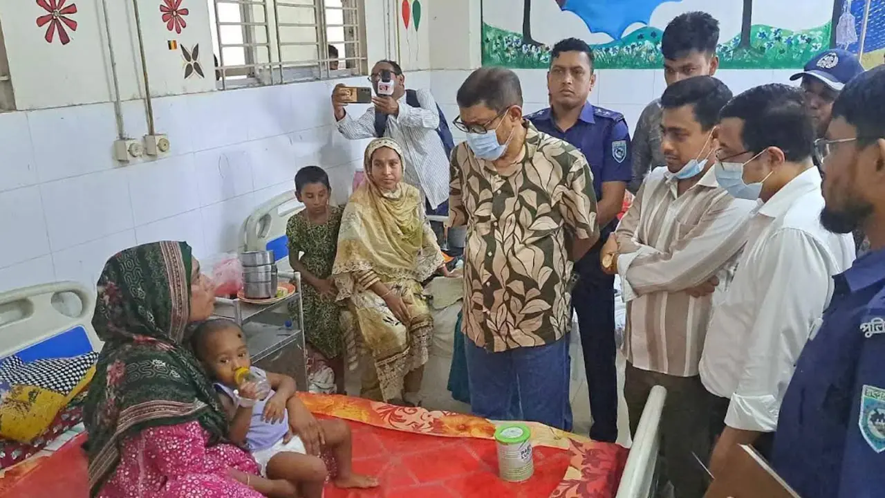 গাইবান্ধায় হঠাৎ হাসপাতাল পরিদর্শনে স্বাস্থ্যমন্ত্রী