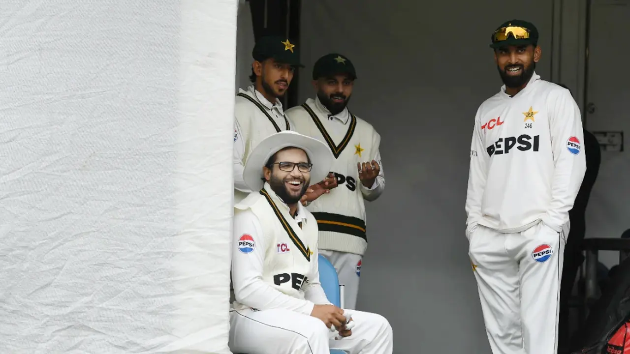 বিব্রতকর রেকর্ডে আরও উঁচুতে উঠল পাকিস্তান