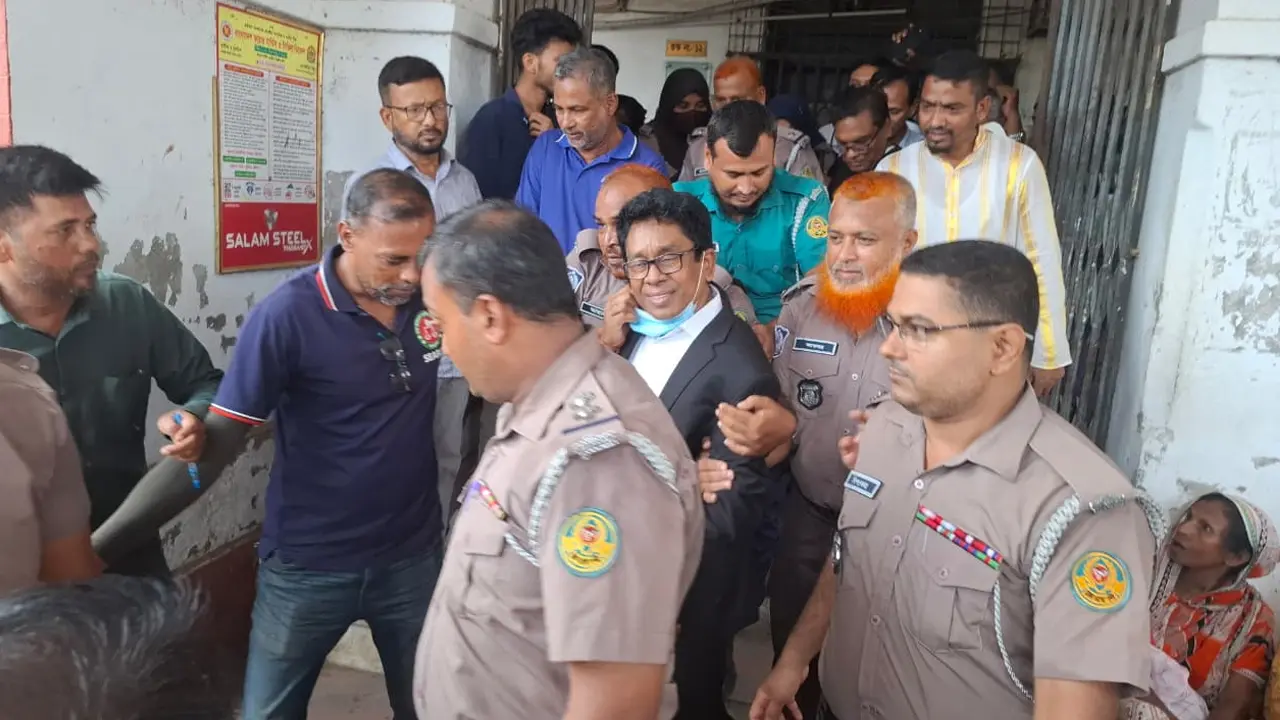 খুলনা জেলা আইনজীবী সমিতির সাবেক সাধারণ সম্পাদক কারাগারে