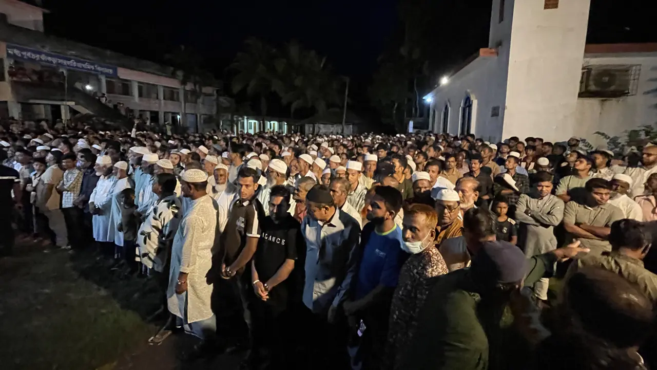 স্ত্রী-সন্তানকে নিয়ে নিজ হাতে গড়া কবরস্থানেই চিরনিদ্রায় বাবুল
