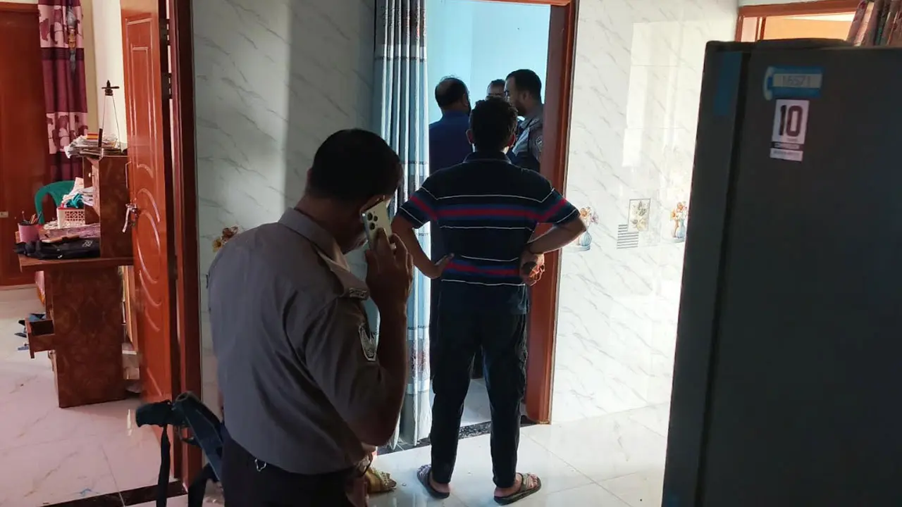 মাকে হত্যার পর দুই সন্তানকে ঘরে তালা দিয়ে চলে গেলেন বাবা