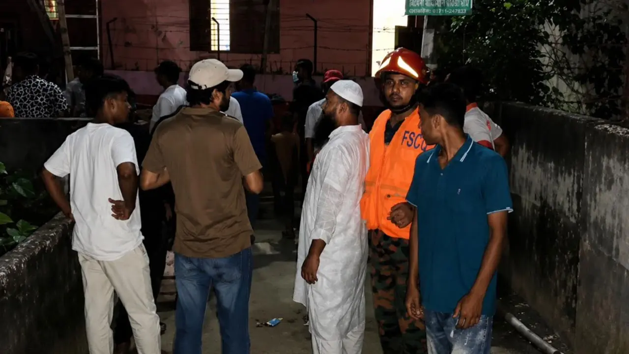 ৩ দিন ধরে বন্ধ ঘর, ভেতরে ঝুলছিল শিক্ষার্থীর মরদেহ